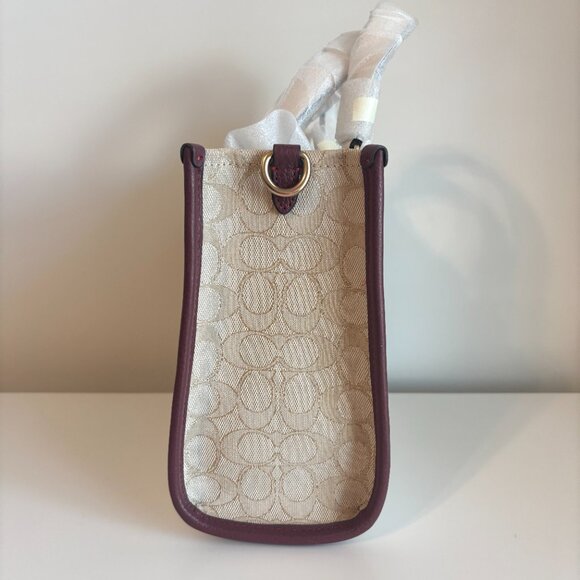 NEW Coach Dempsey Tote 22 In Signature Jacquard With Stripe & Coach Patch - Picture 2 of 9